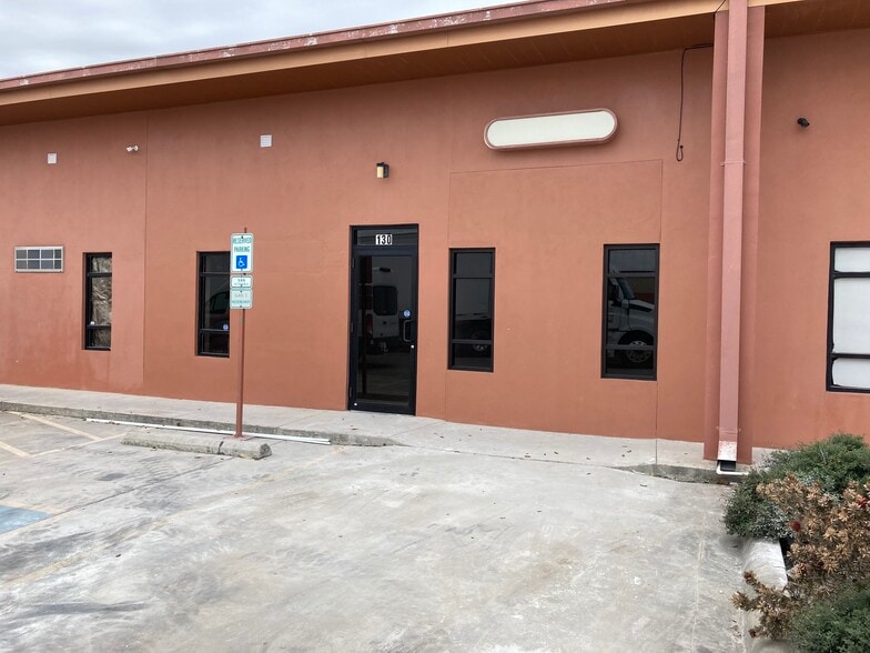 824 E Hackberry Ave, McAllen, TX à louer - Photo de l’immeuble – Image 1 sur 10