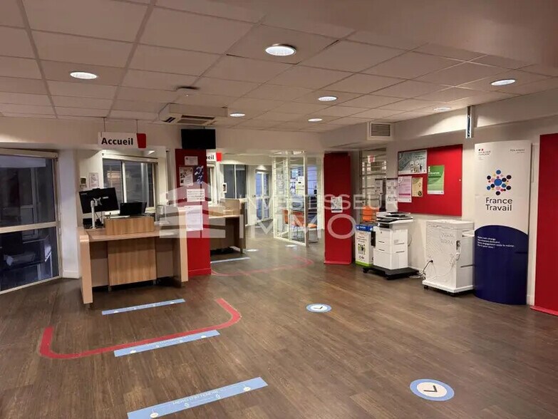 Bureau dans Torcy à vendre - Photo de l’immeuble – Image 1 sur 7