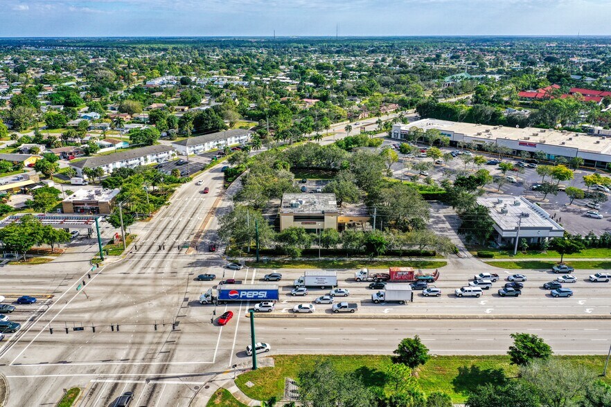 4901 Tamiami Trl E, Naples, FL à louer - Photo de l’immeuble – Image 1 sur 6