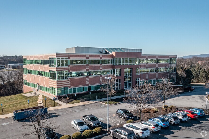 2550 Interstate Dr, Harrisburg, PA à louer - Photo de l’immeuble – Image 3 sur 10