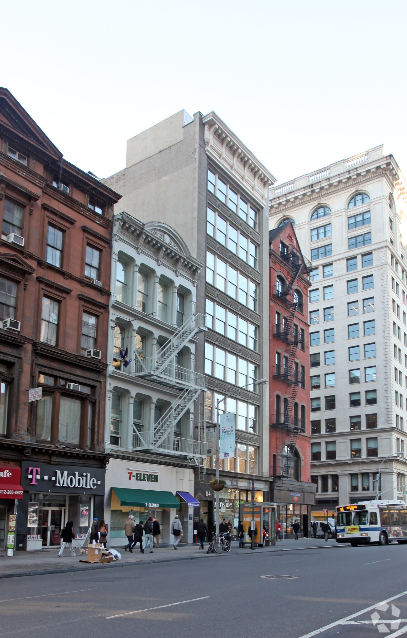 184 Fifth Ave, New York, NY à louer Photo principale– Image 1 sur 14