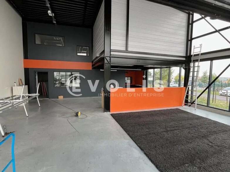 Bureau dans Camon à louer - Photo de l’immeuble – Image 2 sur 6