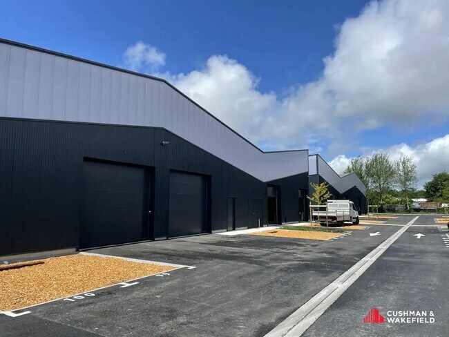 Plus de détails pour Local d'activités à louer