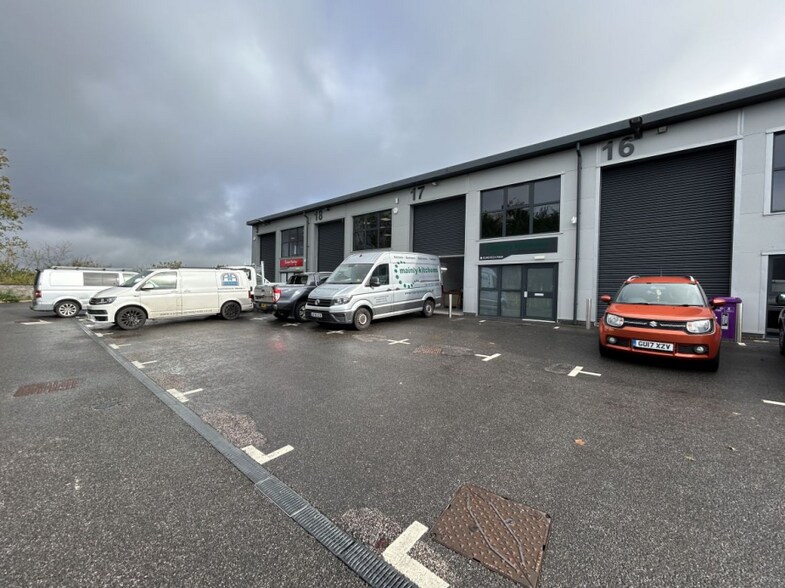 32 Burrington Way, Plymouth à louer - Photo de l’immeuble – Image 2 sur 6