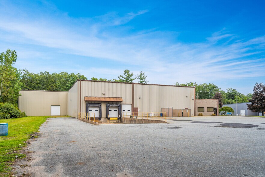 77 Servistar Industrial Way, Westfield, MA à louer - Photo de l’immeuble – Image 3 sur 7