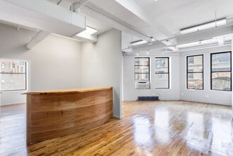 226 W 37th St, New York, NY à louer Photo intérieure– Image 2 sur 3