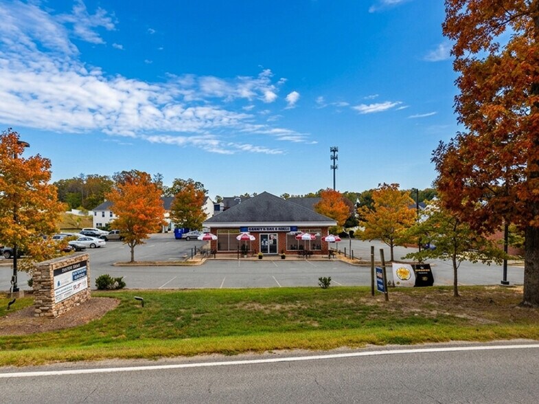 63 Market St, Palmyra, VA à vendre - Photo de l’immeuble – Image 1 sur 7