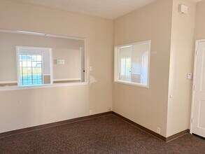 3450-3454 Loma Vista Rd, Ventura, CA à louer Photo de l’immeuble– Image 2 sur 7
