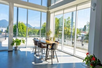 1900-1990 Pandora St, Vancouver, BC à louer Photo intérieure– Image 2 sur 8