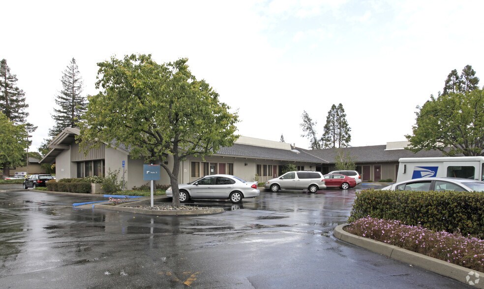 2512 Samaritan Ct, San Jose, CA à louer - Photo de l’immeuble – Image 2 sur 3