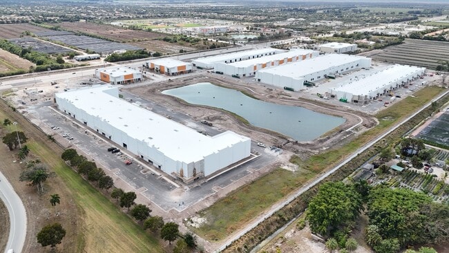Plus de détails pour 8289 Boynton Beach Blvd, Boynton Beach, FL - Industriel/Logistique à louer