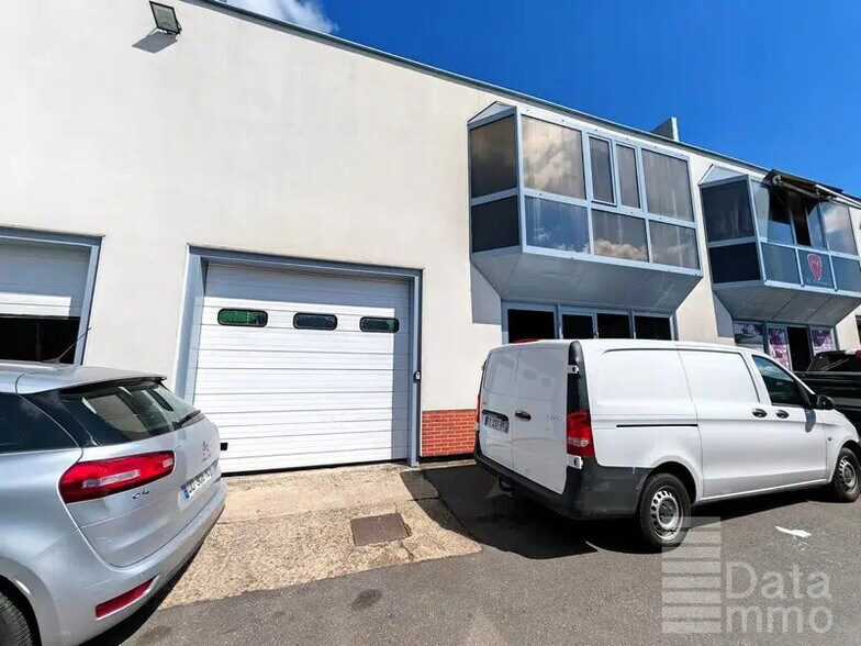 300 Rue Marcel Paul, Champigny-sur-Marne à louer - Photo de l’immeuble – Image 2 sur 9