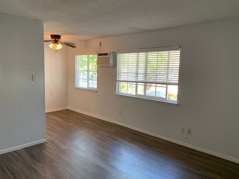 2700 32nd St, Sacramento, CA à vendre - Photo intérieure – Image 2 sur 21