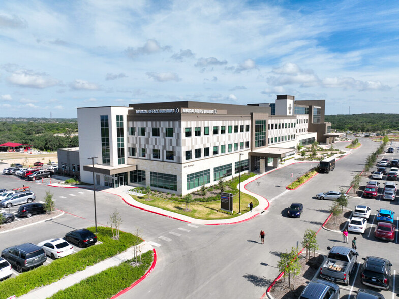 3011 W Loop 1604 N, San Antonio, TX à louer - Photo de l’immeuble – Image 2 sur 24