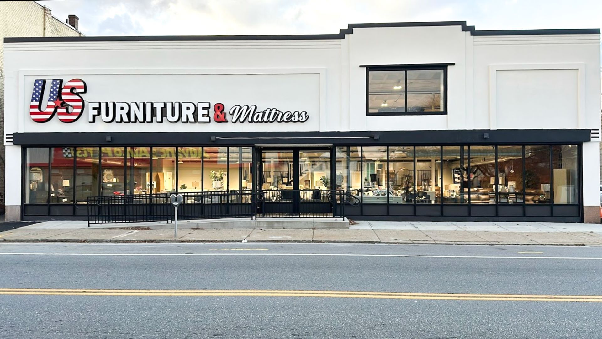 83 E Main St, Torrington, CT à louer Photo principale– Image 1 sur 17