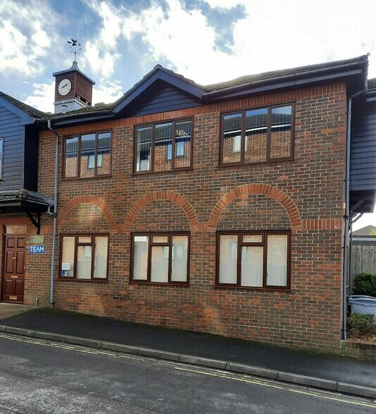 Linden Dr, Liss à louer - Photo de l’immeuble – Image 1 sur 1