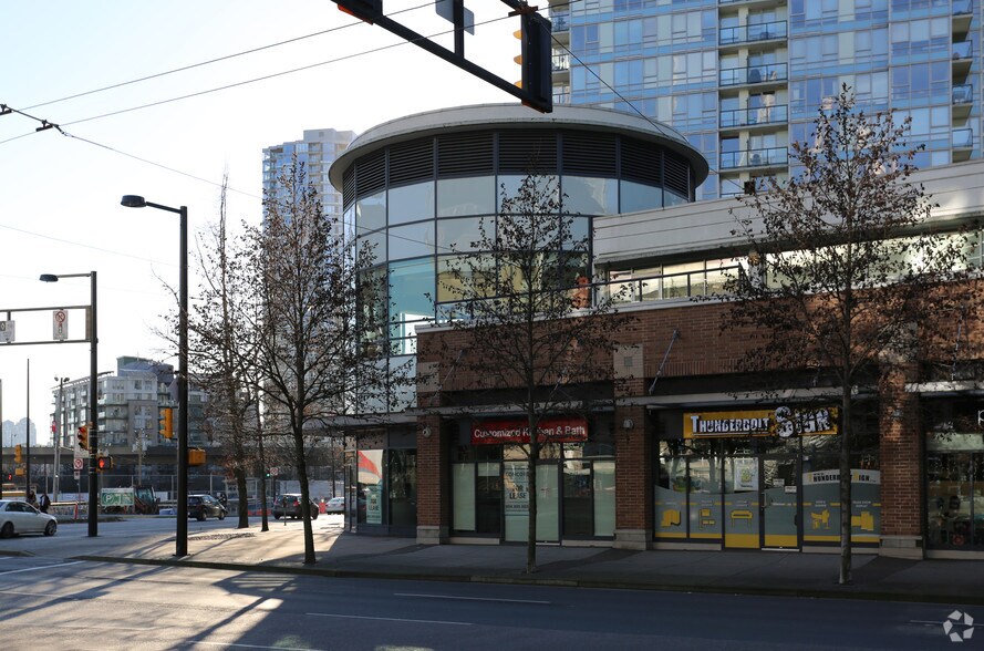 939 Expo Blvd, Vancouver, BC à vendre - Photo de l’immeuble – Image 2 sur 9