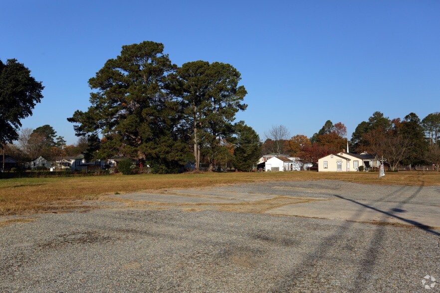 1619 S Slocumb St, Goldsboro, NC à louer - Photo de l’immeuble – Image 2 sur 2