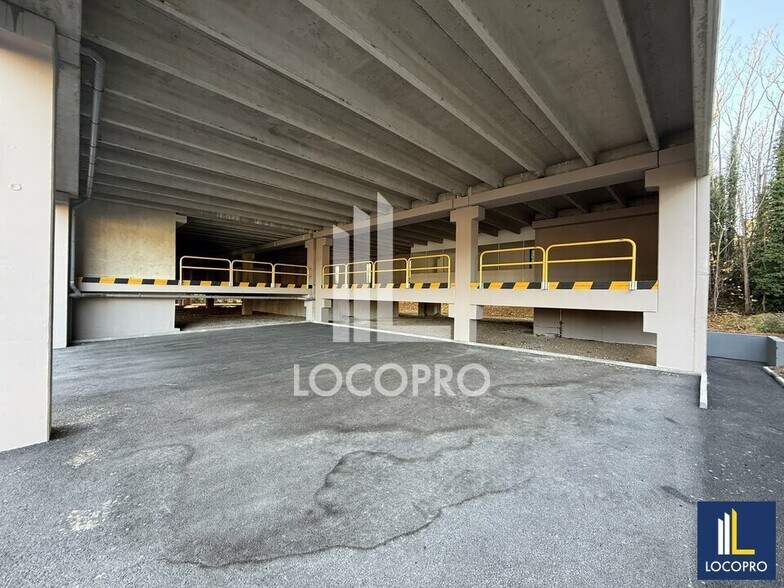 Local d’activités dans MOUGINS à louer - Photo de l’immeuble – Image 3 sur 7