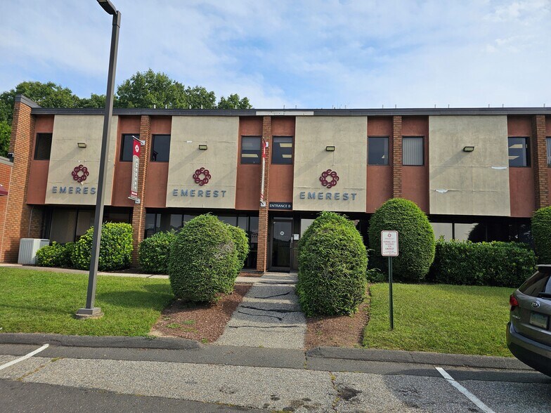 92 Brookside Rd, Waterbury, CT à louer - Photo de l’immeuble – Image 2 sur 26