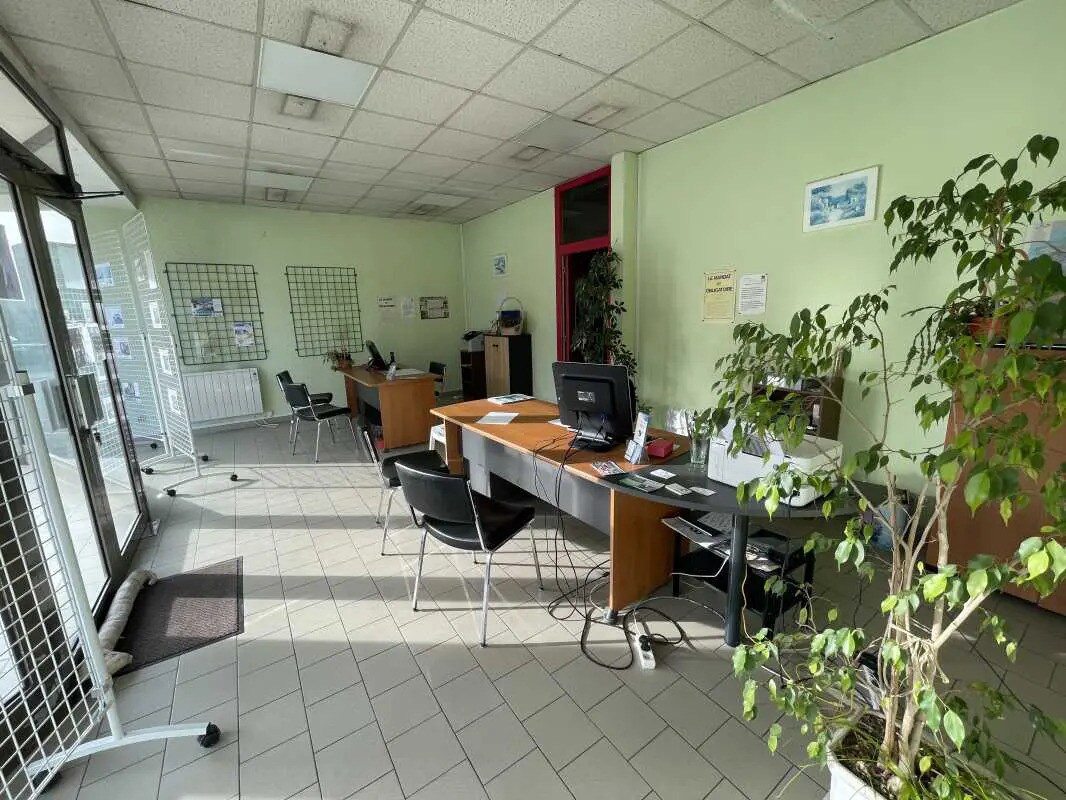 Local commercial dans Bresles à louer Photo intérieure– Image 1 sur 8