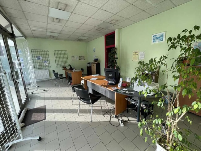 Plus de détails pour Local commercial à louer