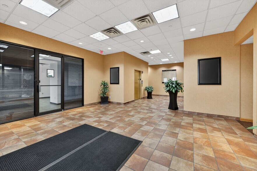 400 TechneCenter Dr, Milford, OH à louer - Photo de l’immeuble – Image 2 sur 2