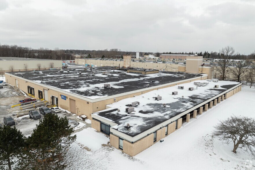 8400 Darrow Rd, Twinsburg, OH à louer - Photo de l’immeuble – Image 3 sur 10
