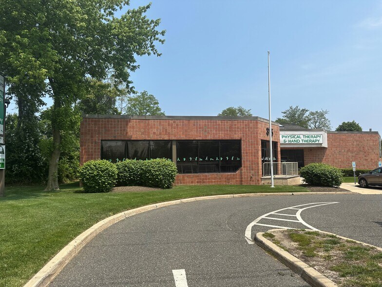 315 Rt 35, Red Bank, NJ à louer - Photo de l’immeuble – Image 3 sur 16