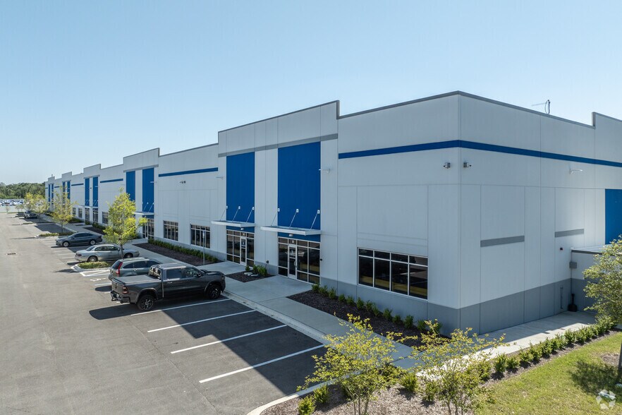 440 Dundas Dr, Jacksonville, FL à louer - Photo de l’immeuble – Image 2 sur 24