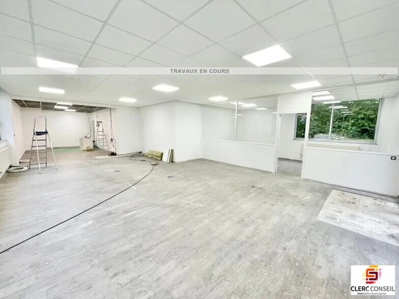 Bureau dans Bihorel à louer - Photo de l’immeuble – Image 2 sur 13