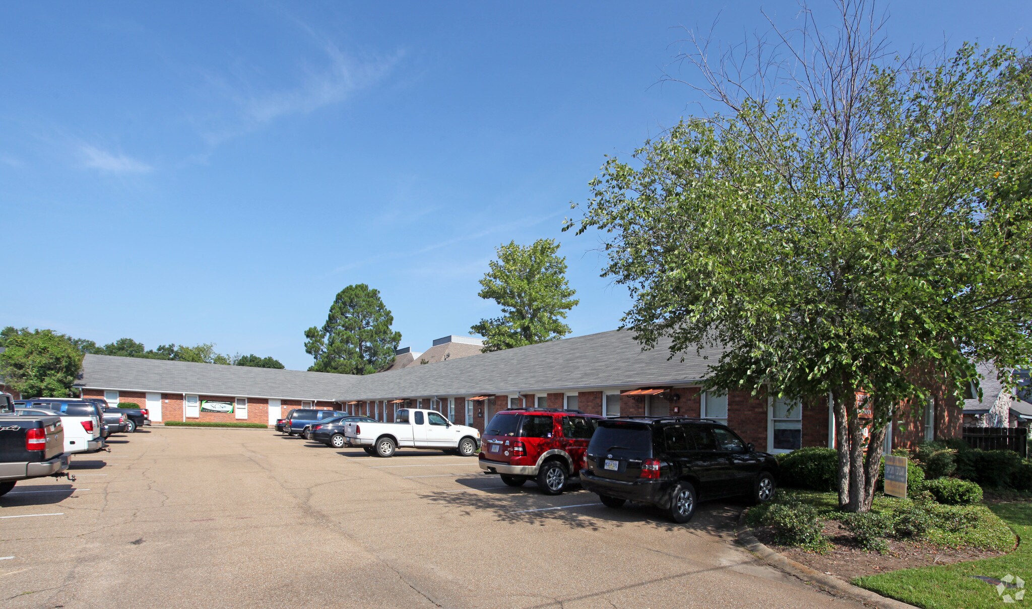 629 Lakeland East Dr, Flowood, MS à louer Photo principale– Image 1 sur 6