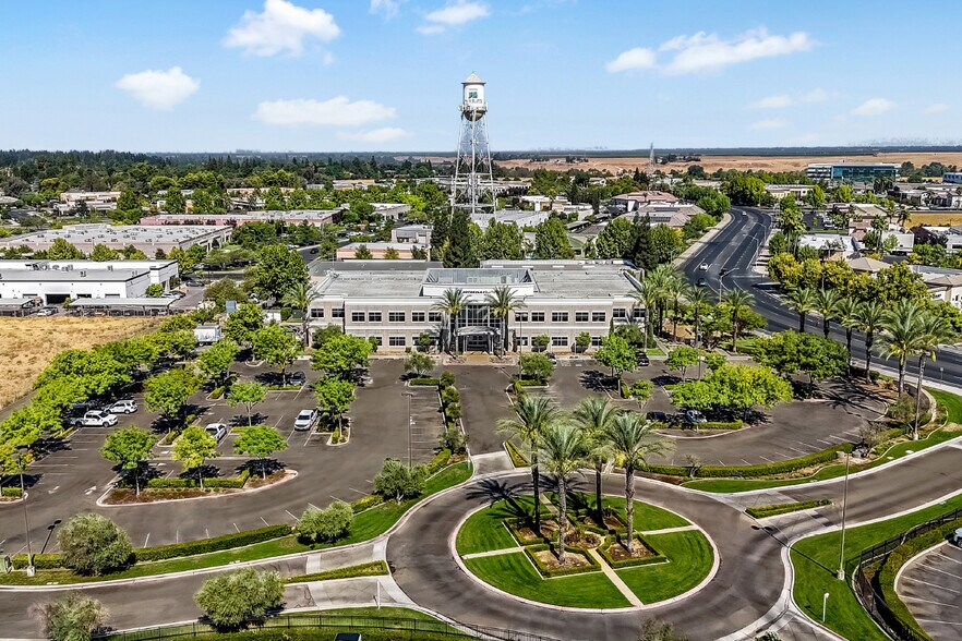 625 W Alluvial Ave, Fresno, CA à louer - Photo principale – Image 1 sur 11