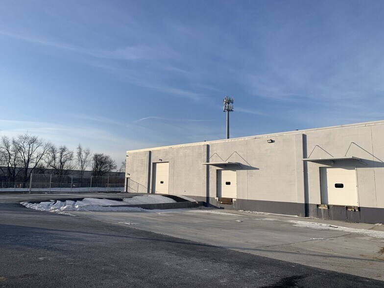 1 Taylor Blvd, Mechanicsburg, PA à louer - Photo de l’immeuble – Image 2 sur 8