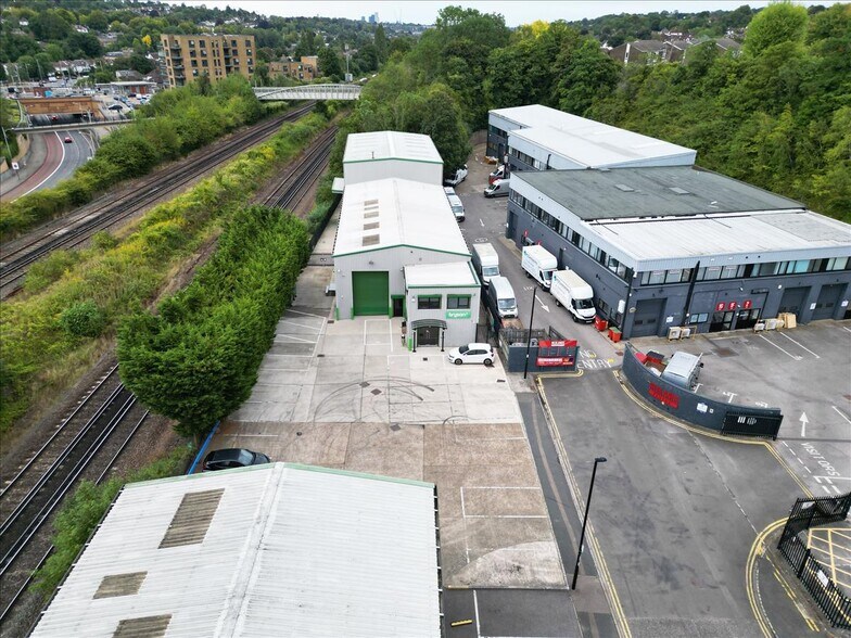 Redlands, Coulsdon à vendre - Photo de l’immeuble – Image 3 sur 28