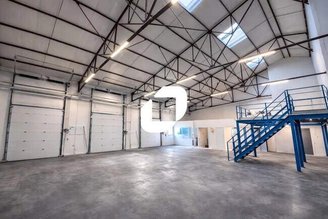 Plus de détails pour 104-112 Avenue Franklin Roosevelt, Vaulx-en-Velin - Bureau, Local d'activités à louer