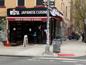 311 Bedford Ave, Brooklyn, NY à louer Photo de l’immeuble– Image 1 sur 8