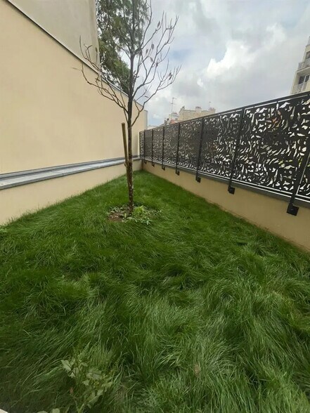 Local commercial dans Paris à louer - Photo de l’immeuble – Image 3 sur 6