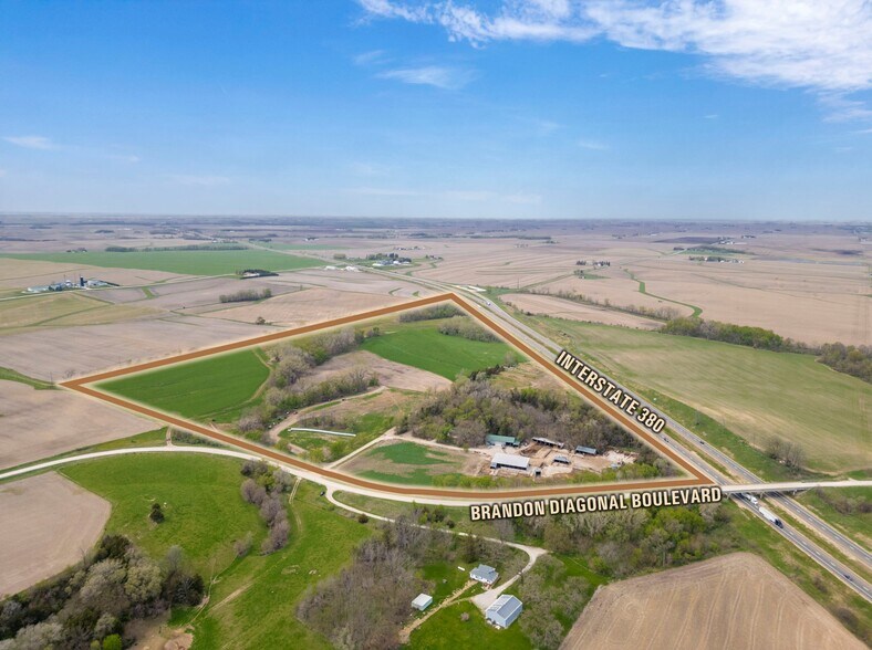 3251 Brandon Diagonal Blvd, Brandon, IA à vendre - Photo de l’immeuble – Image 2 sur 18