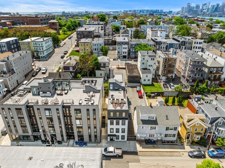 97 Condor St, Boston, MA à vendre - Photo de l’immeuble – Image 1 sur 8