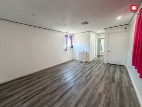11685 Magnolia Blvd, North Hollywood, CA à louer Photo intérieure– Image 2 sur 3