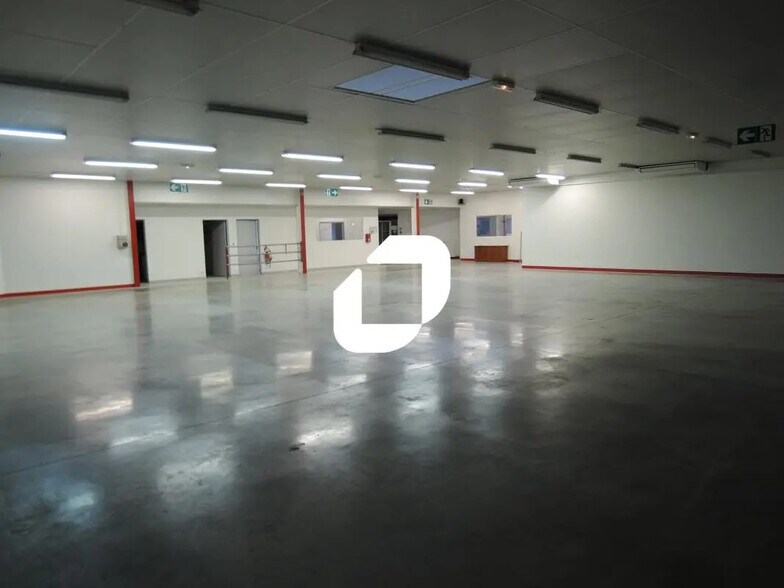 Bureau dans Quincy-Voisins à louer - Photo de l’immeuble – Image 2 sur 7