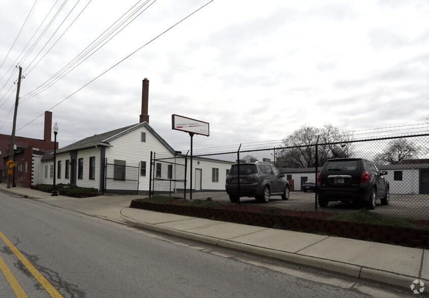 123 N Pine St, Indianapolis, IN à louer - Photo de l’immeuble – Image 2 sur 4