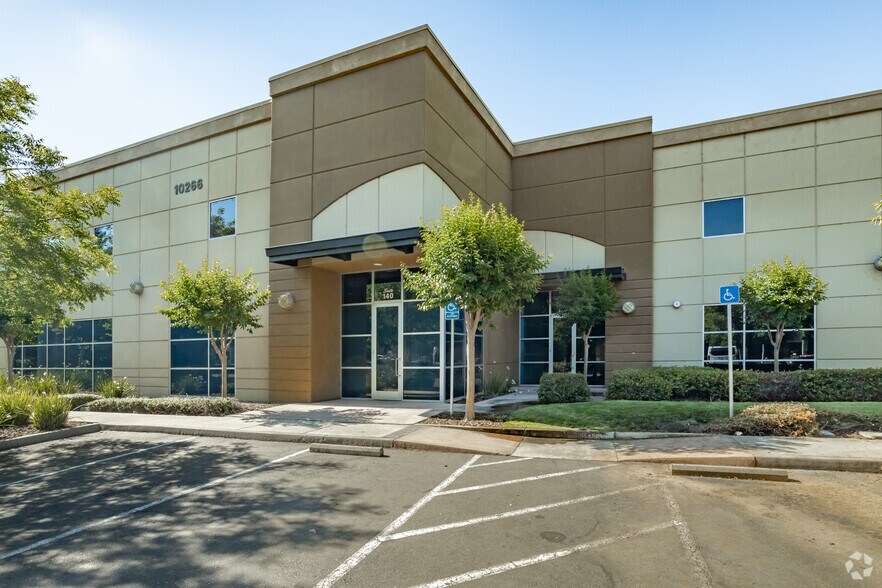 10266 Rockingham Dr, Sacramento, CA à vendre - Photo de l’immeuble – Image 3 sur 5