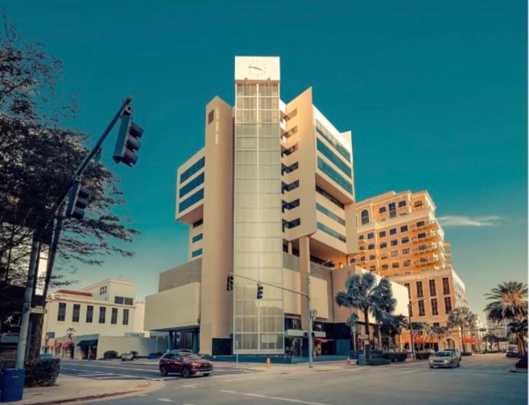 2100 Ponce De Leon Blvd, Coral Gables, FL à louer - Photo de l’immeuble – Image 2 sur 7