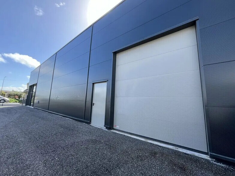 Local d’activités dans Bétheny à louer - Photo de l’immeuble – Image 2 sur 6