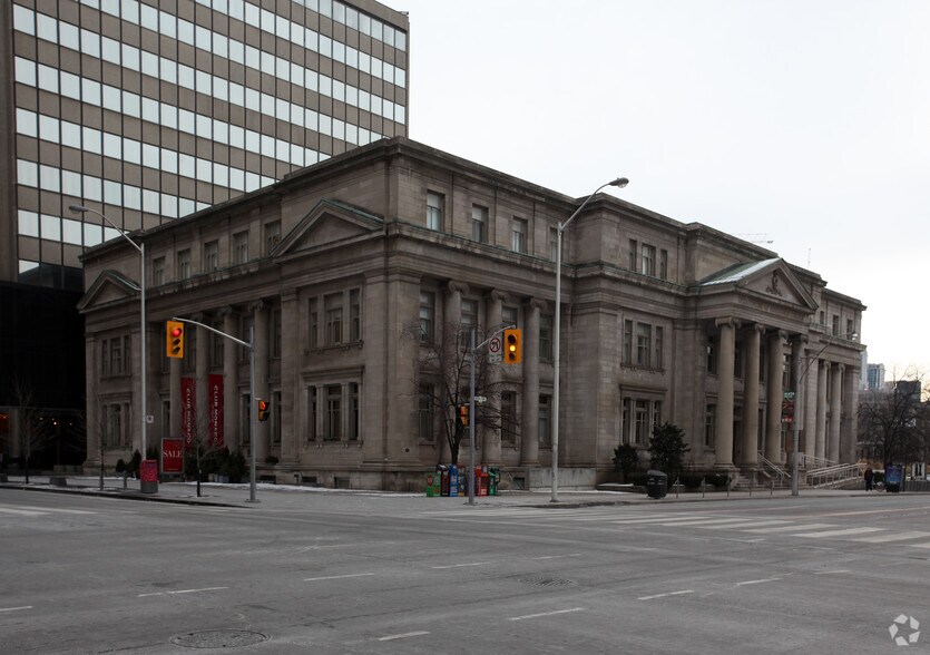 157 Bloor St, Toronto, ON à louer - Photo de l’immeuble – Image 2 sur 5