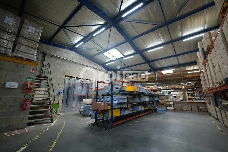 Local d'activités dans Messimy à vendre - Photo de l’immeuble – Image 3 sur 12