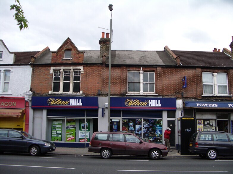 834-836 Garratt Ln, Londres à vendre - Photo de l’immeuble – Image 2 sur 6