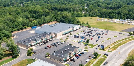 2600-2680 Pointe Tremble Rd, Algonac, MI à louer Photo de l’immeuble– Image 1 sur 4
